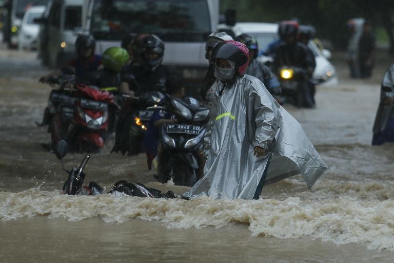 Indonesia floods by Teguh Prihatna