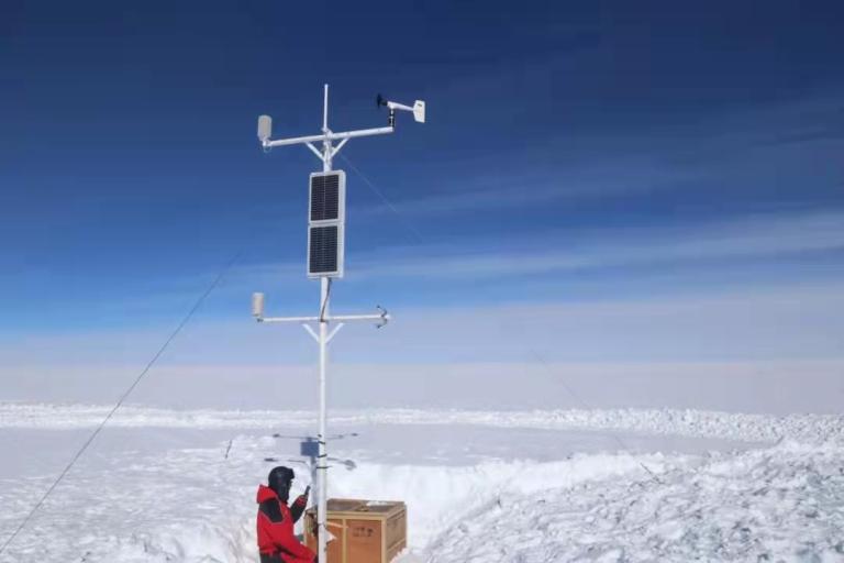 Two of Chinese meteorological stations in Antarctica are put into operation
