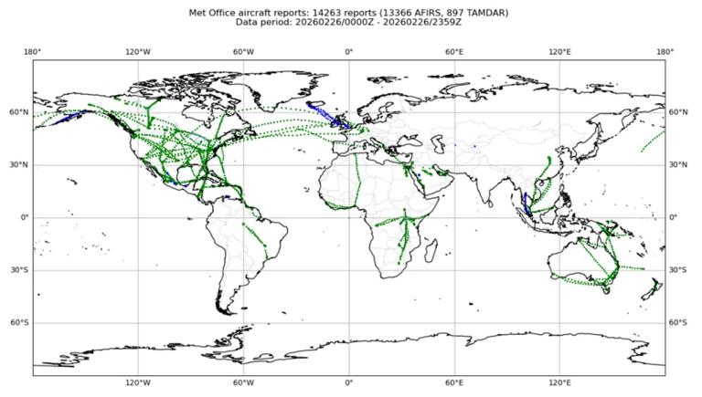World map displaying aircraft flight paths as green and blue dashed lines collected by Met Office aircraft reports during the data period 20220626/0000Z to 20220626/2359Z.