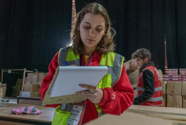 A volunteer in the response to the earthquake in Hatay, Türkiye in 2023